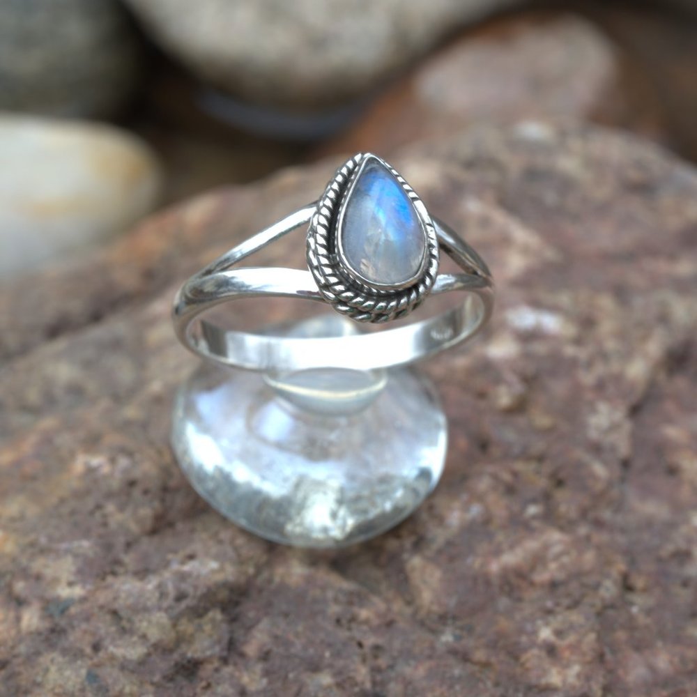 925 Sterling Silver Drop Shape Moonstone Ring